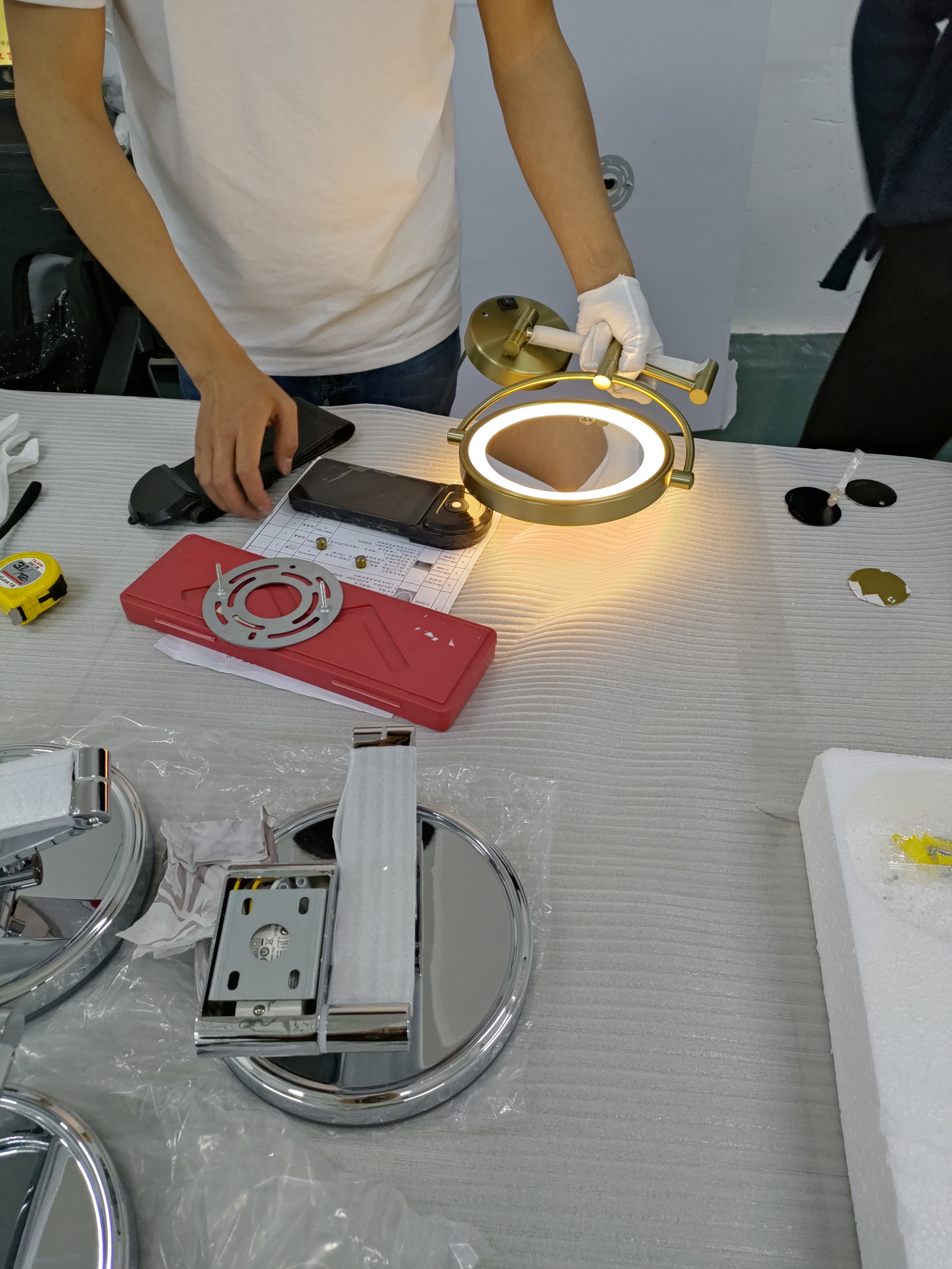 Quality inspection of makeup mirrors